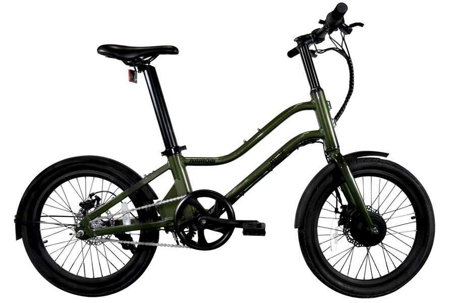 De Ryme Bikes Nairobi elektrische fiets is perfect voor uw uitstapjes in de stad. Hij is uitgerust met een 250W voormotor en een 6.40 Ah Panasonic Li-Ion batterij. Hij heeft een werkduur van ongeveer 50 km en bereikt 25km/u.De batterij is zo discreet geïntegreerd in de zadelpen