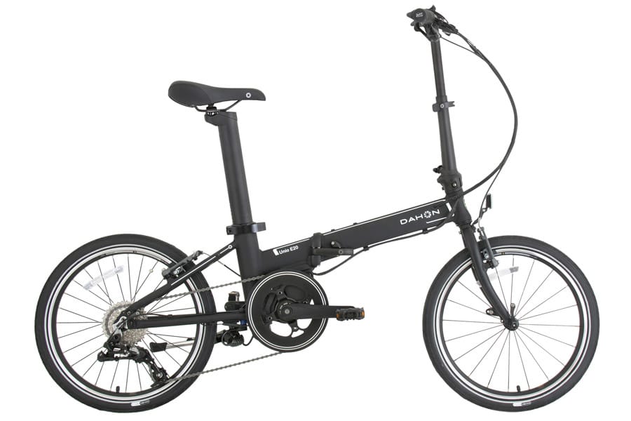 De Dahon Unio E20 opvouwbare elektrische fiets is effectief en geeft je een comfortabele rit tegen een zeer betaalbare prijs. Uitgerust met een centrale motor geschikt voor alle wegomstandigheden. Kleine en lichtgewicht motor met accu in de zadelpen die los kan worden gehaald en apart kan worden opgeladen.De zeer betrouwbare en duurzame componenten zoals de Radius-stuurpen
