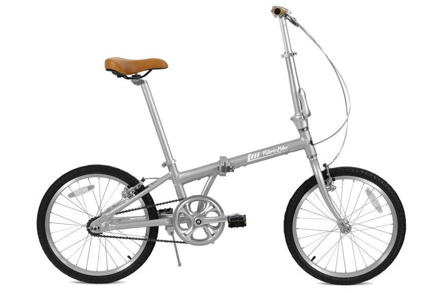 De FabricBike Folding opvouwbare fiets is het eerste vouwfietsmodel van het merk FabricBike. Ze concentreerden zich op lichtheid als de belangrijkste factor in een vouwfiets zodat je het overal met gemak kunt dragen: het frame