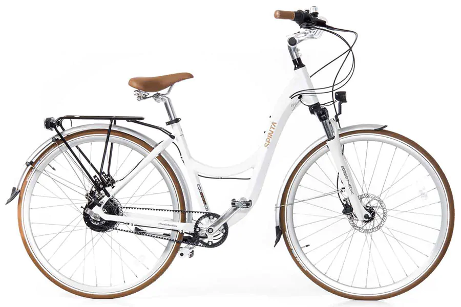 De Spinta Bianca Touring Fiets is pure elegantie en levert topprestaties. Deze fiets heeft uitstekende functies waardoor je elke dag weer in stijl en op een veilige manier op je fiets stapt. De fiets heeft een hoogwaardig frame gemaakt van aluminium dat resistentie en topprestaties combineert. Met de krachtige Tektro hydraulische remmen heb je maximale controle