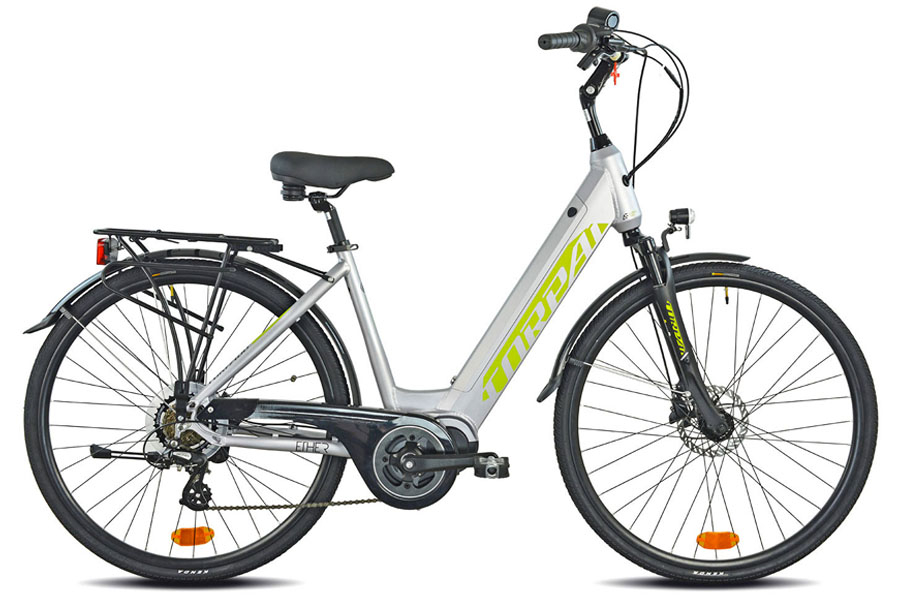 De Torpado ETHER - T270 elektrische fiets met 7-versnellingen is gemaakt en ontworpen speciaal voor in de stad. Deze compacte en elegante elektrische fiets beidt alles wat je nodig hebt en je neemt 'm overal mee naar toe. Deze fiets komt met talloze accessoires. Door de hydraulische schijfremmen kun je de remmen altijd veilig en effectief gebruiken.De fiets wordt geleverd met een verende voorvork