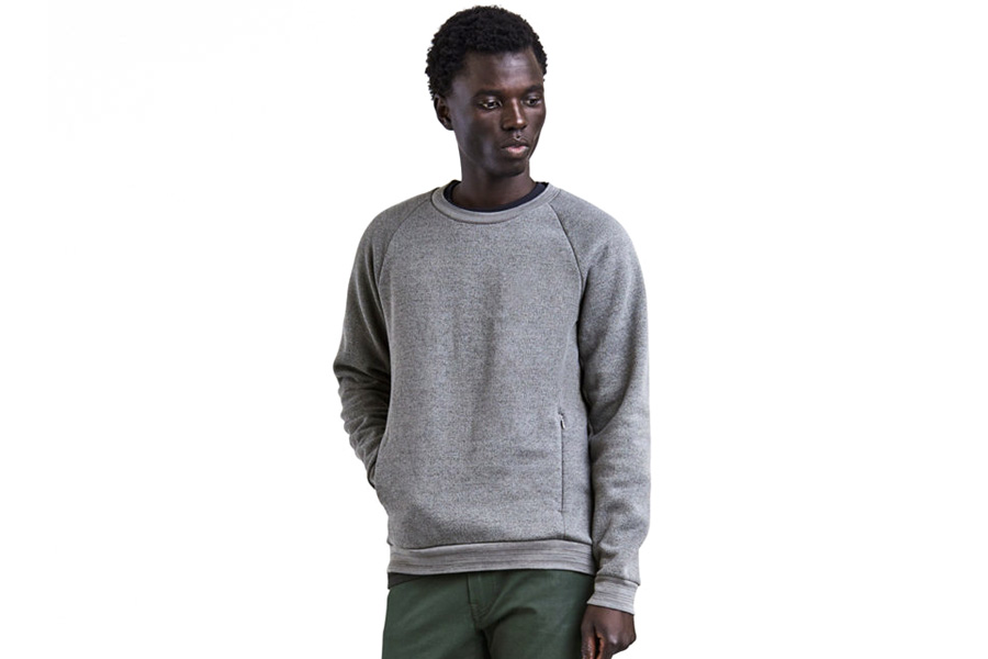 De Pro Raglan sweater uit de Levi's® Commuter™ collectie kan een van je vele lagen zijn op een koude dag op pad met je fiets. Het combineert raglanmouwen met innovatieve en efficiënte functies.Het is licht