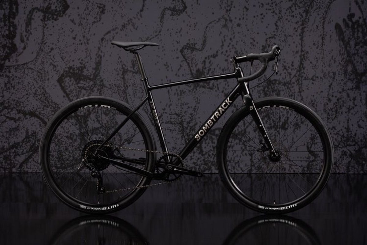 bombtrack audax al fiets matt zwart l 56cm