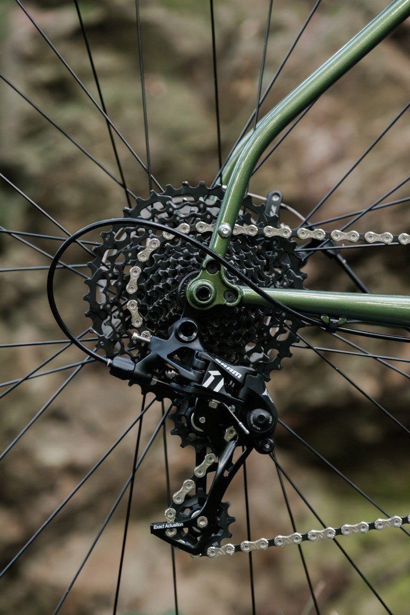 bombtrack beyond 2 adventure bike metallic groen xl 56cm