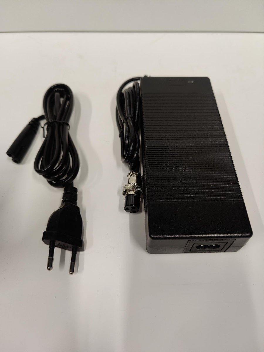 60V oplader elektrische step - Z10X - Dualtron - Vsett10+ - Kaboo Mantis - Kugoo Kirin - 60V 2A - input 240V - output DC 67.2v Buitenspeelvoertuigaccessoire kopen online