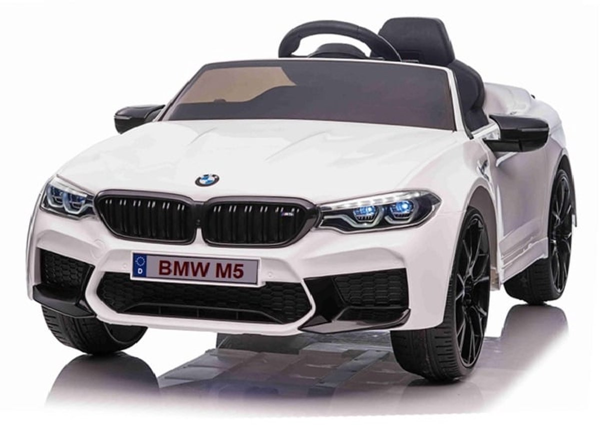 BMW M4 Wit - 1 Persoons - Dubbele motoren, geluiden en incl. softstart | Elektrische kinderauto - Inclusief afstandsbediening - Gratis verzending - KiddoCars Accuvoertuig kopen online