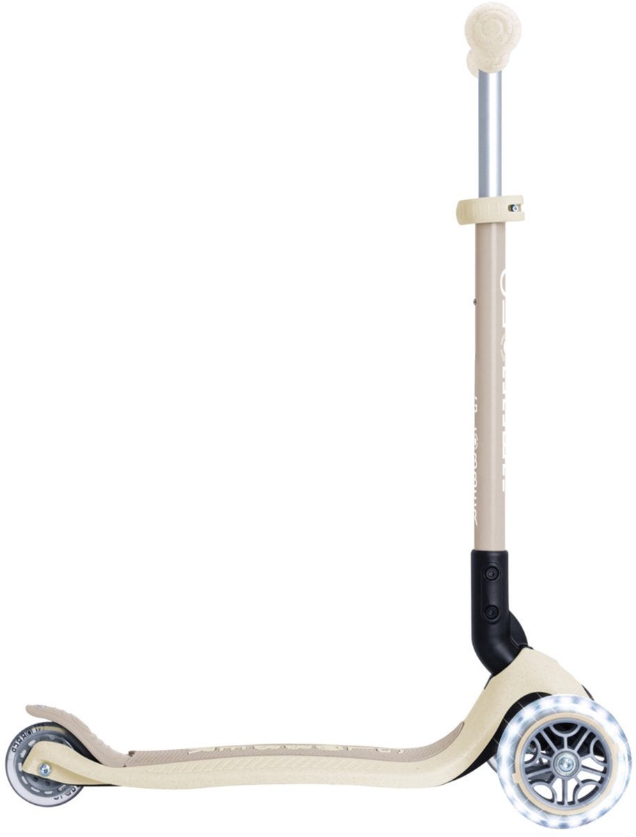 Globber kinderstep Primo Foldable Lights Eco Coconut vanaf 3 jaar - Step met 3 wielen - Met verstelbaar stuur en gepatenteerd inschakelbaar stuurslot - Met lampjes in de wielen Step kopen online