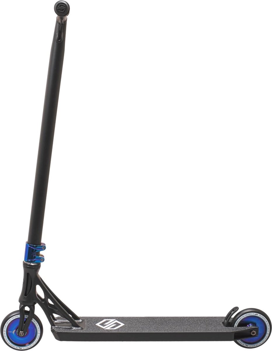 Striker Essence skatepark en vert Stuntstep Blue Chrome Step kopen online