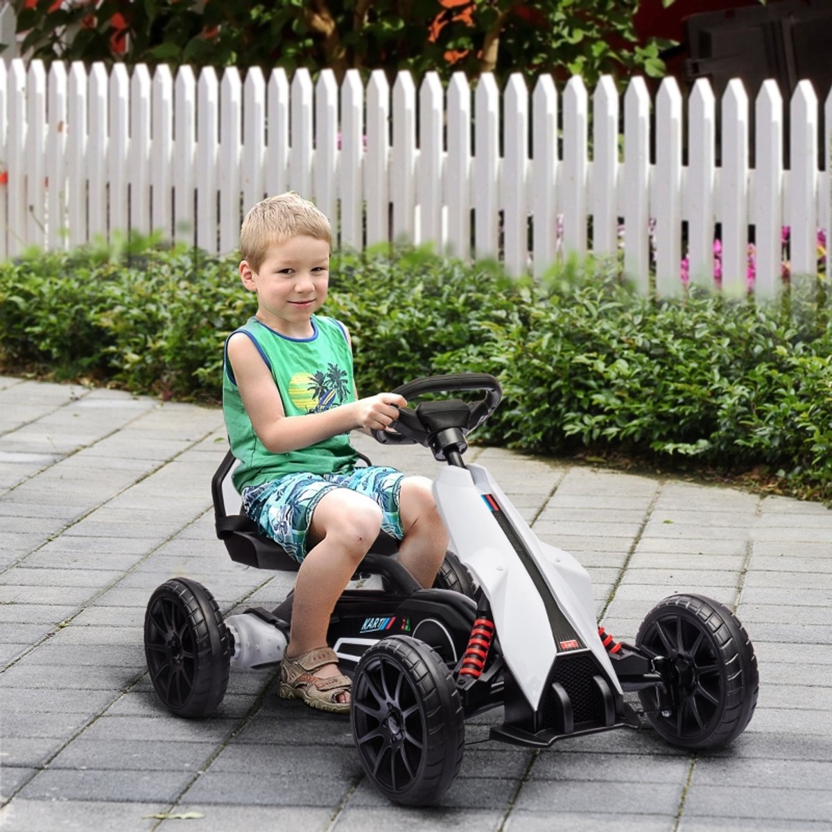 elektrische drift kart 2 snelheidsmodi veiligheidsgordel en rugondersteuning rijdt vooruit en achteruit all terrain wielen wit design perfect voor 3 8 jaar
