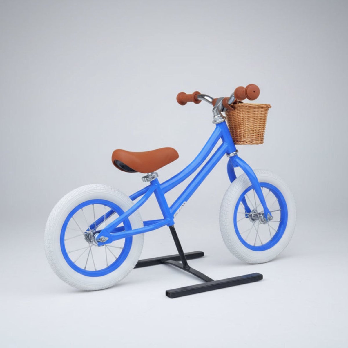 Loopfiets Royo Blauw 2-4 Jaar Luchtbanden 12 Inch Meisjes/Jongens Zadel en stuur Verstelbaar Stalen Frame Lichtgewicht Inclusief Gratis Mandje Loopfiets kopen online