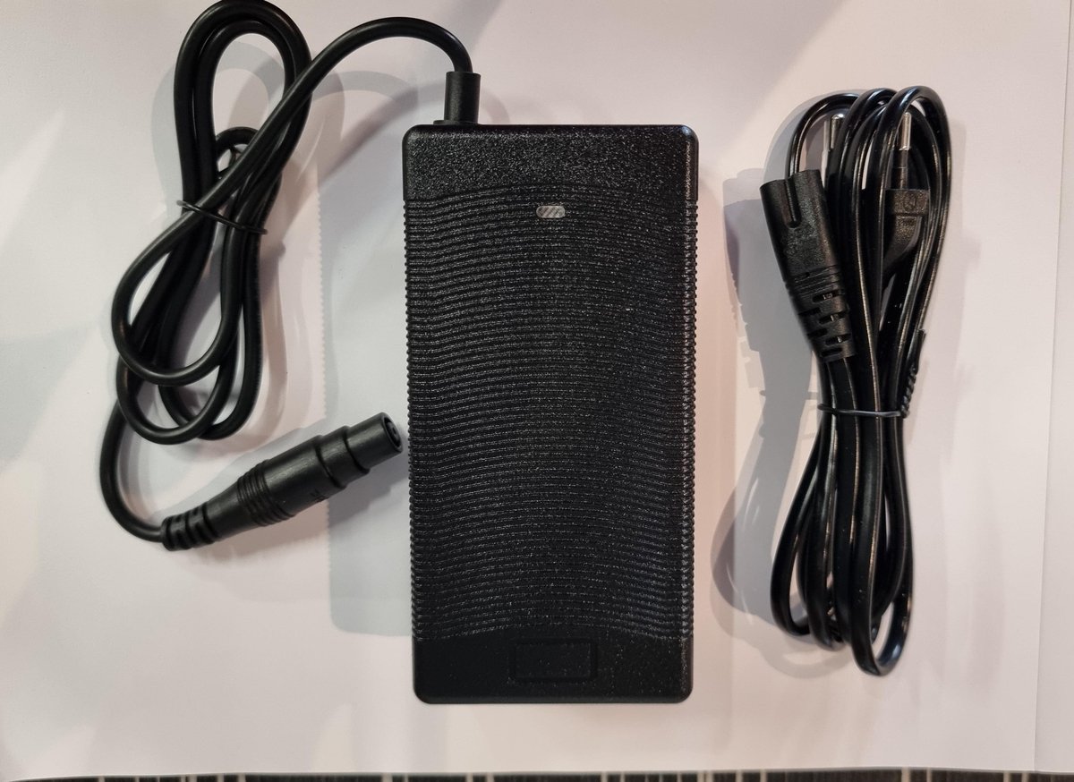 Oplader Segway ZT3 - Oplader Segway G3e - Oplader Segway F3e - Oplader Ninebot ZT3 - Oplader Ninebot F3e - Oplader Ninebot G3e - Oplader F3pro - Oplader ZT3pro - charger G3e - charger ZT3 - charger F3e - Buitenspeelvoertuigaccessoire kopen online