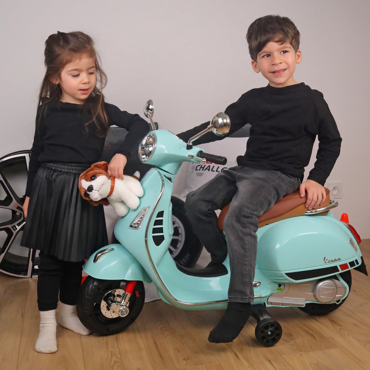 SnelShoppen - Elektrische Vespa Drager - Turbo Challenge - Watergroen - Scooter voor Kinderen - Max 30Kg - Oplaadbare Batterijen - Voor 3 tot 6 Jaar Speelgoedaccuvoertuig kopen online