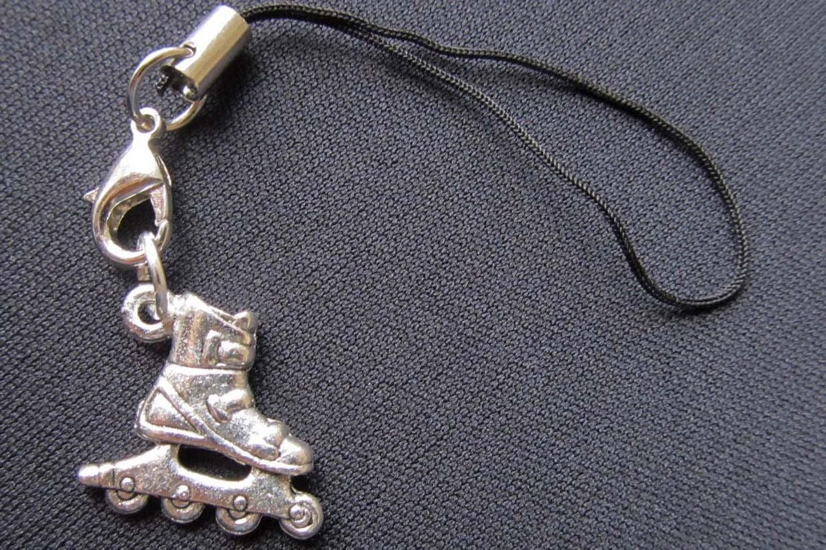 inlineskates rolschaatsen telefoonhanger telefoonsieraad rollerblades zilver