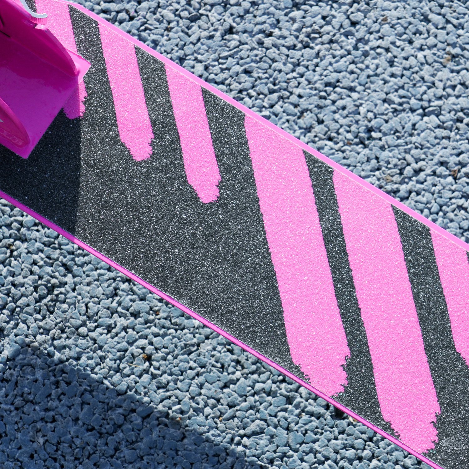 Playon Step - Met lichtgevende wielen en hand- en achterrem - In hoogte verstelbaar - 73 x 36 x 73-89 cm - Roze Step kopen online